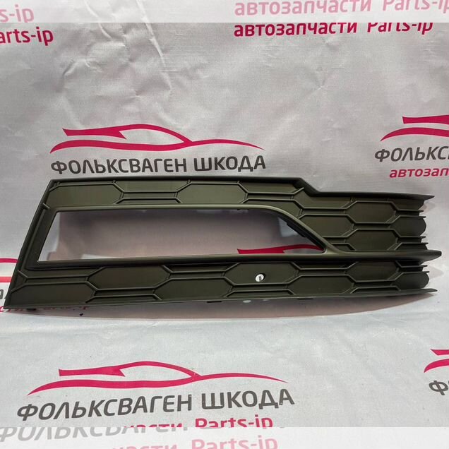 Накладка туманки правая Skoda Octavia А8