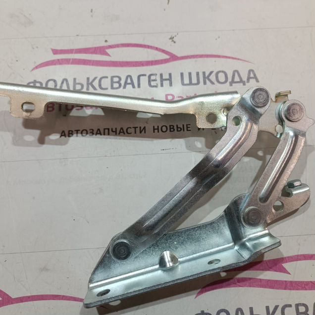 Петля капота левая Volkswagen Golf