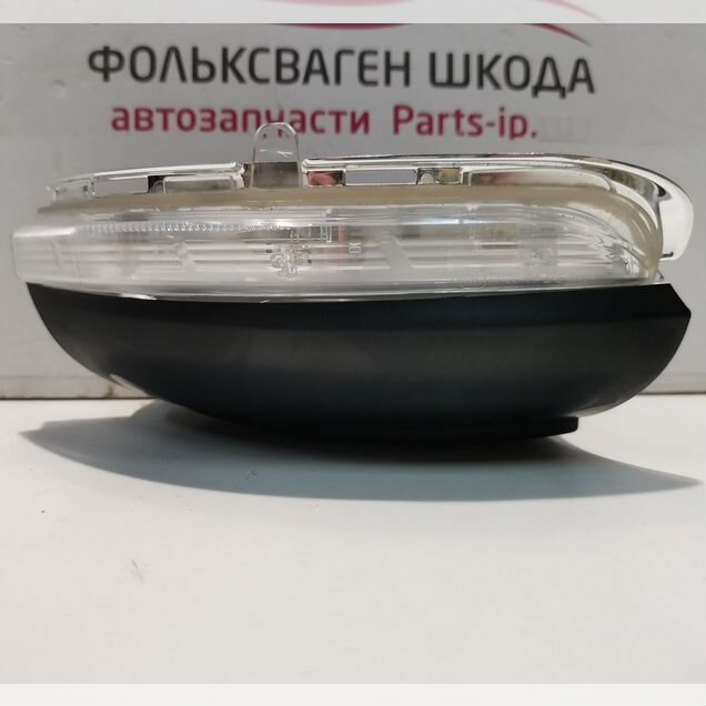 Поворотник в зеркало правый Фольксваген Гольф 6