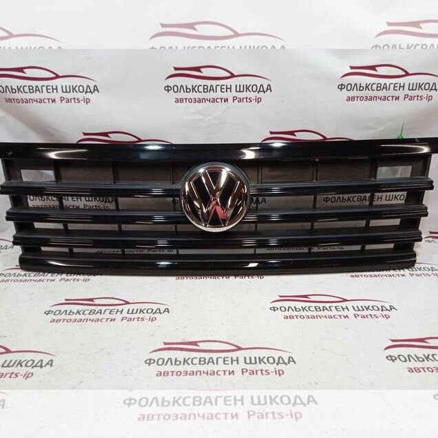 Решетка радиатора Volkswagen Touareg 3