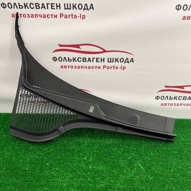 Накладка под дворники жабо правое Skoda Octavia A7