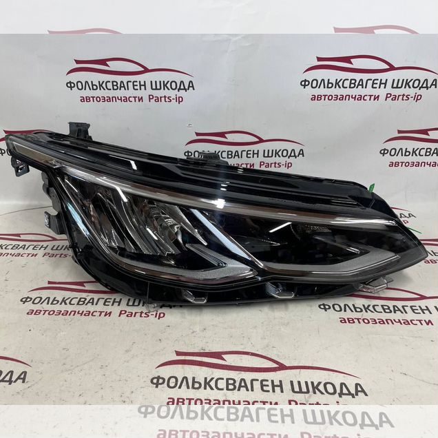 Фара правая Volkswagen Golf 8