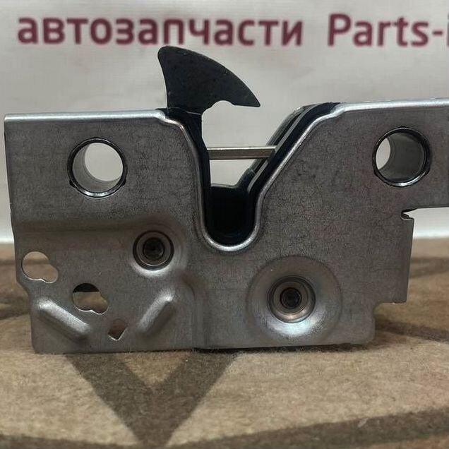 Замок капота нижний Polo Rapid оригинал