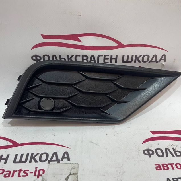Решетка переднего бампера правая Volkswagen Tiguan