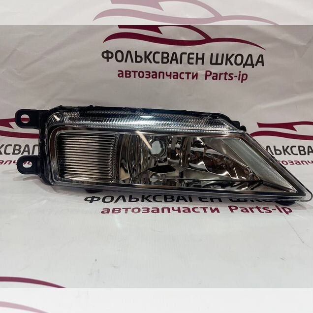 Туманка левая Volkswagen Tiguan 2
