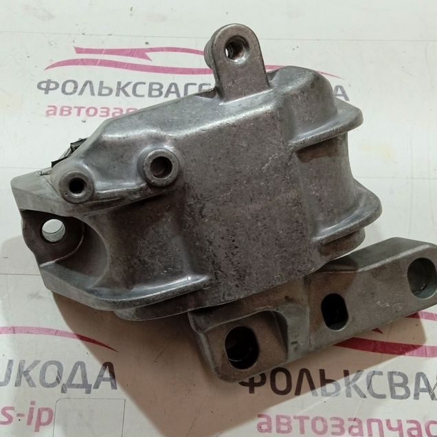Опора двигателя правая Фольксваген Шкода
