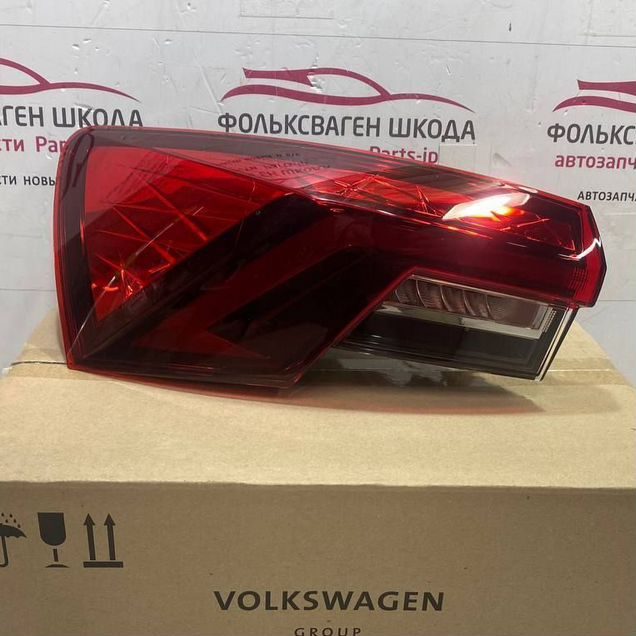 Фонарь задний левый Skoda Octavia A8 5E3945207