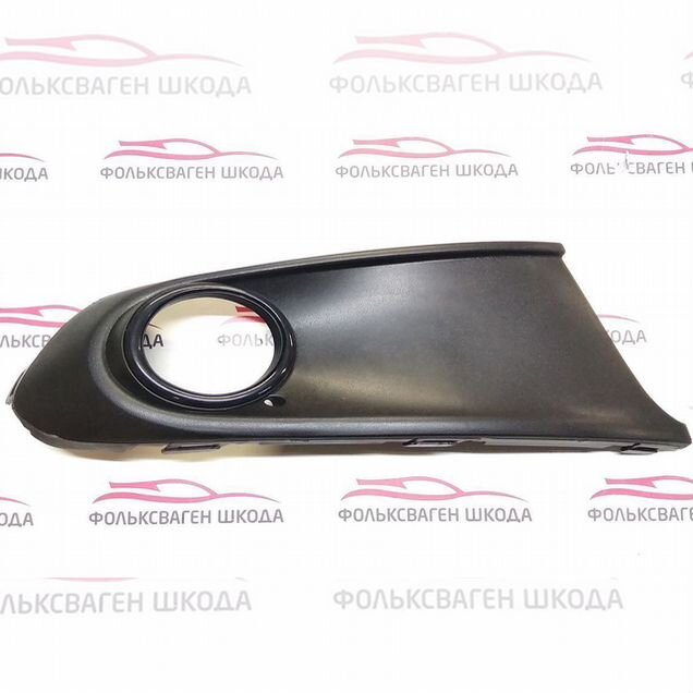 Решетка противотуманной фары правая Polo sedan