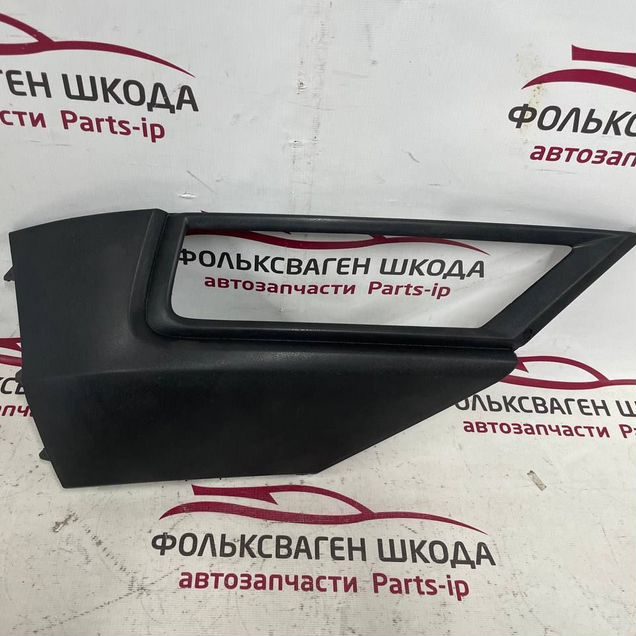 Накладка туманки правая Volkswagen Tiguan 2