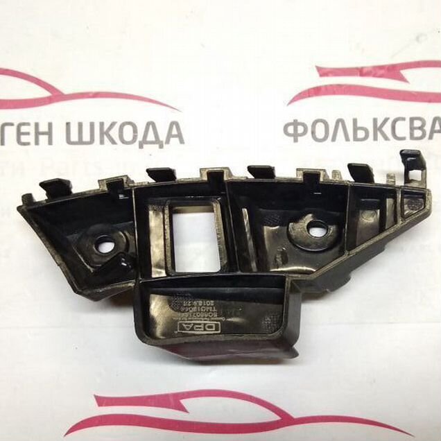 Кронштейн бампера переднего правый Jetta 6