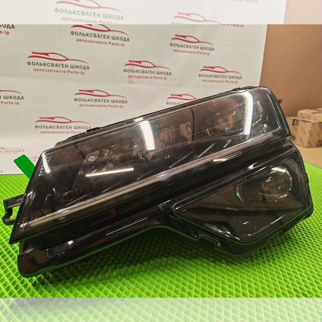 Фара левая Skoda Karoq