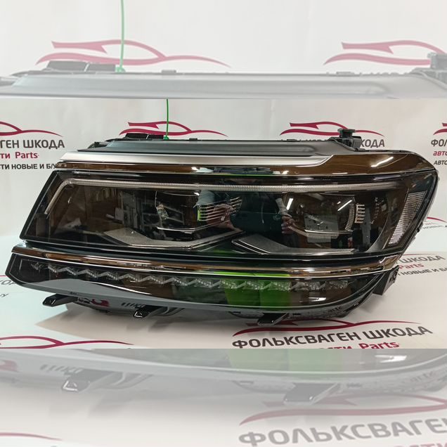 Фара передняя левая Volkswagen Tiguan 2