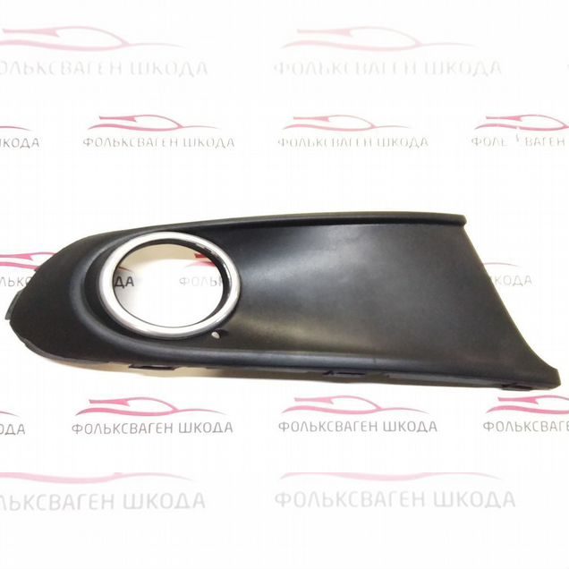 Решетка противотуманной фары правая Поло Седан