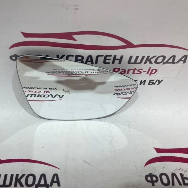 Элемент зеркало правое VW 5C6857522B