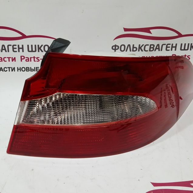 Фонарь задний правый Skoda Superb 2