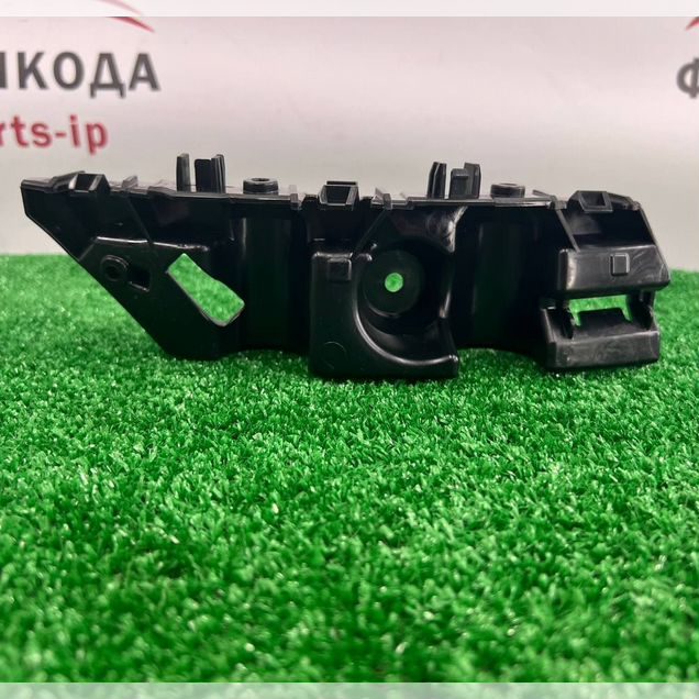 Кронштейн бампера передний правый Renault Arkana