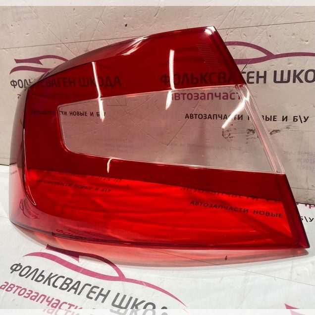 Стекло в фонарь заднее левое LED Oktavia A7