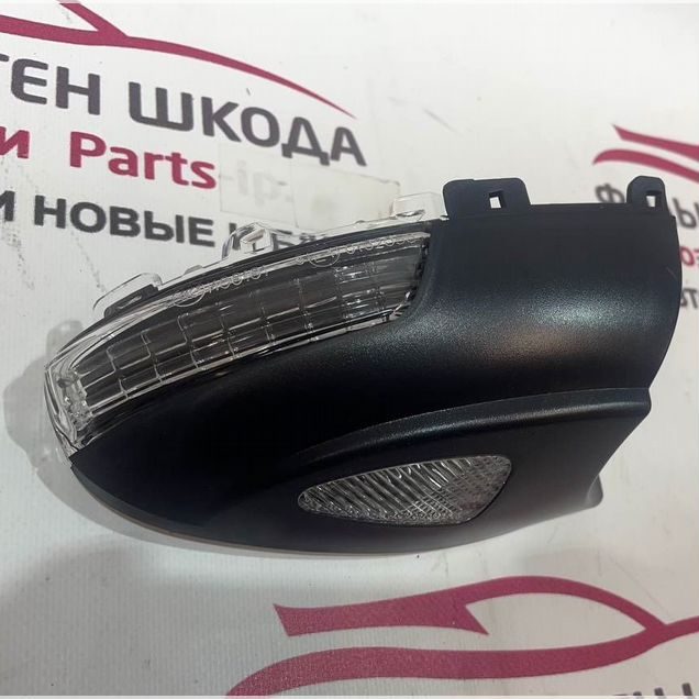 Повротник в зеркало правый Volkswagen Tiguan