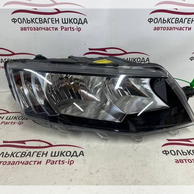 Фара передняя правая Skoda Octavia a7