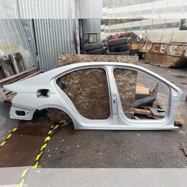 Боковина кузова правая Skoda Octavia A8 Оригинал