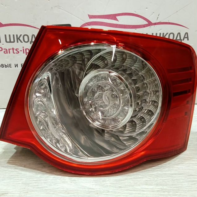 Фонарь задний правый в крыло Volkswagen Jetta 5