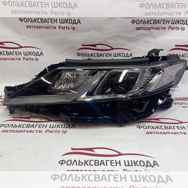 Фара левая Toyota Camry 70