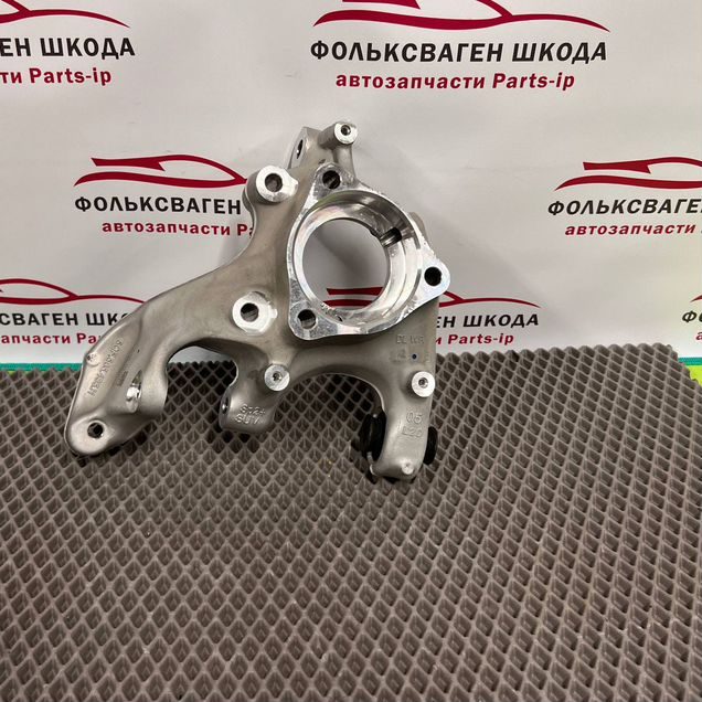 Кулак задний левый Volkswagen Skoda Audi