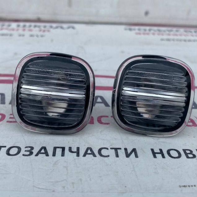 Комплект повторителей поворота Шкода Рапид светлые