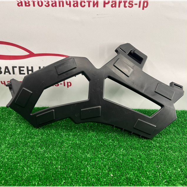 Кронштейн переднего бампера правый Renault Arkana