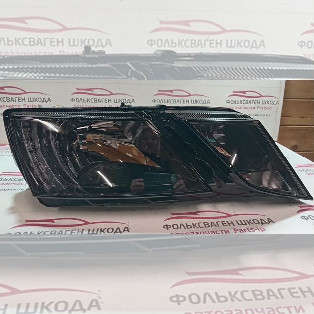 Фара правая Skoda Octavia A7 рестайлинг