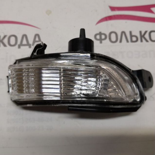 Повторитель поворота в зеркало правый Шкода Рапид