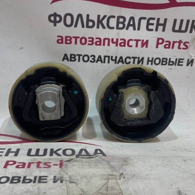 Сайлентблоки подрамника VAG