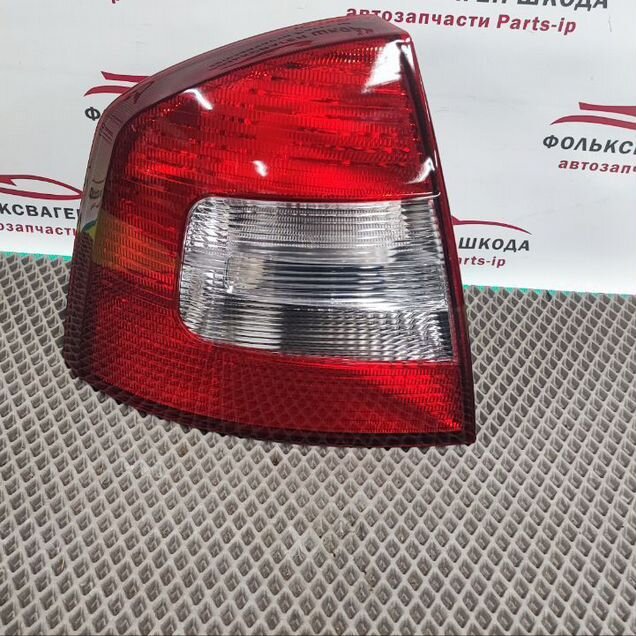 Фонарь задний левый Skoda Octavia A5