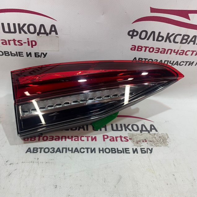 Фонарь задний левый в крышку Octavia A8 5E6945307
