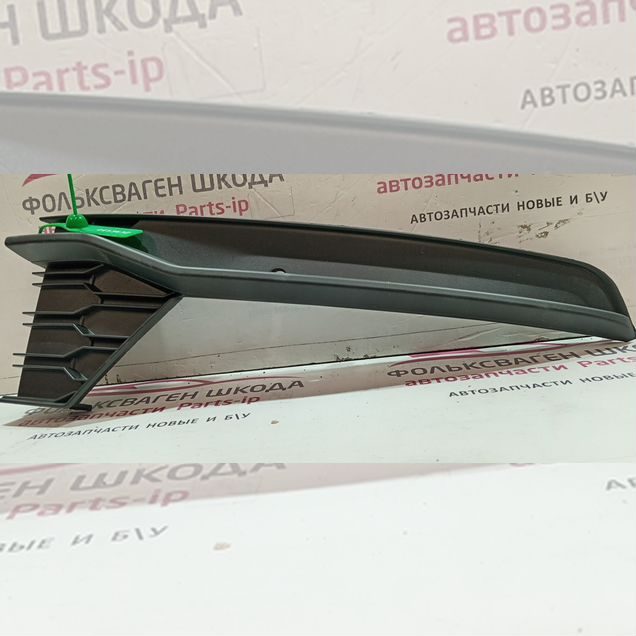 Накладка туманки правая Шкода Рапид рестайлиг