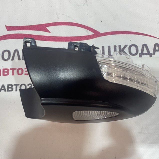 Повротник в зеркало левый Volkswagen Tiguan
