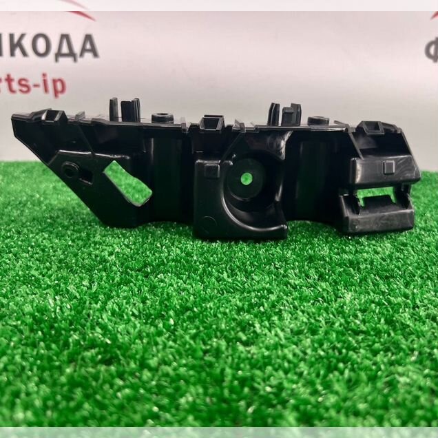 Кронштейн бампера передний правый Renault Arkana