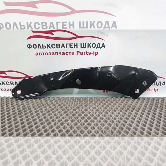 Планка над фарой правая Volkswagen Golf 6