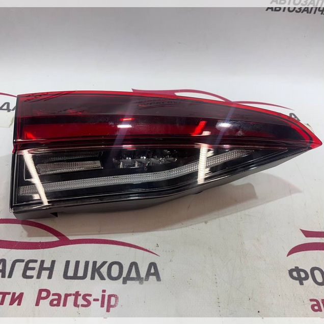 Фонарь задний левый в крышку Octavia A8 5E6945307A