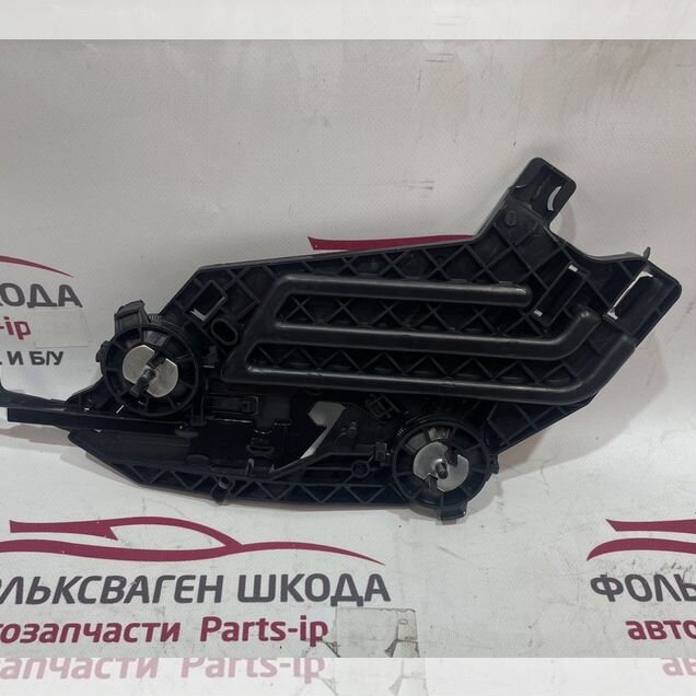 Площадка фары правая Skoda Octavia A5