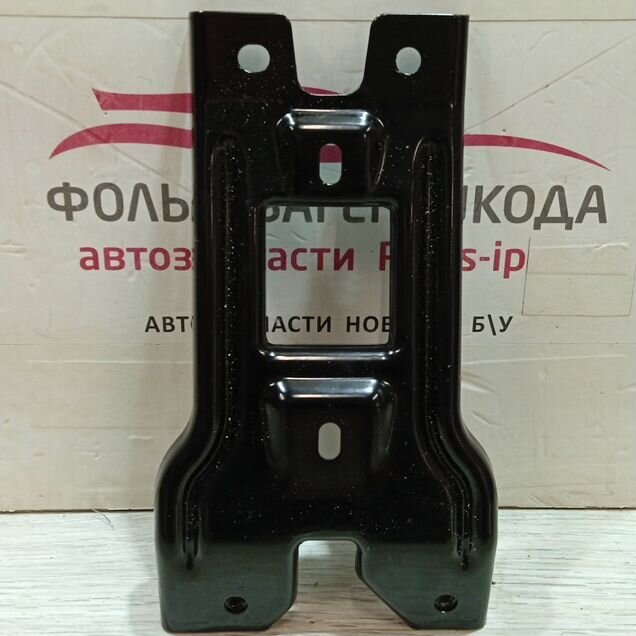 Кронштейн замка капота Поло 6 Шкода Рапид