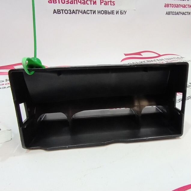 Воздухозаборник передняя часть Фольксваген Шкода