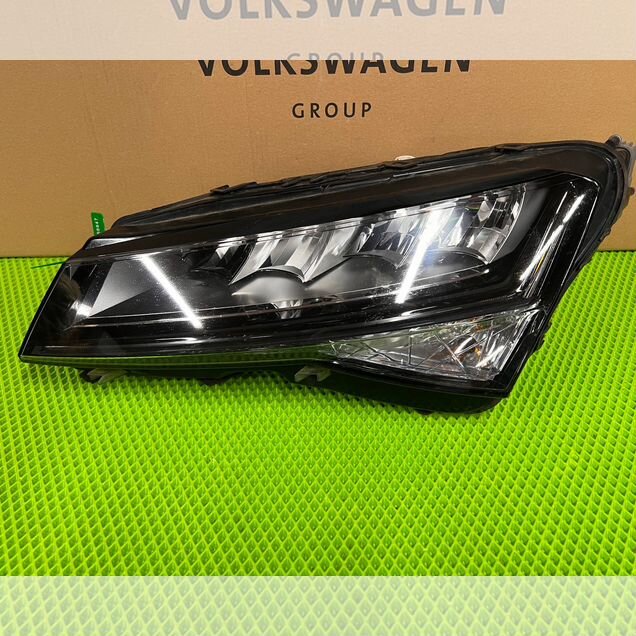 Фара левая Skoda Superb 3