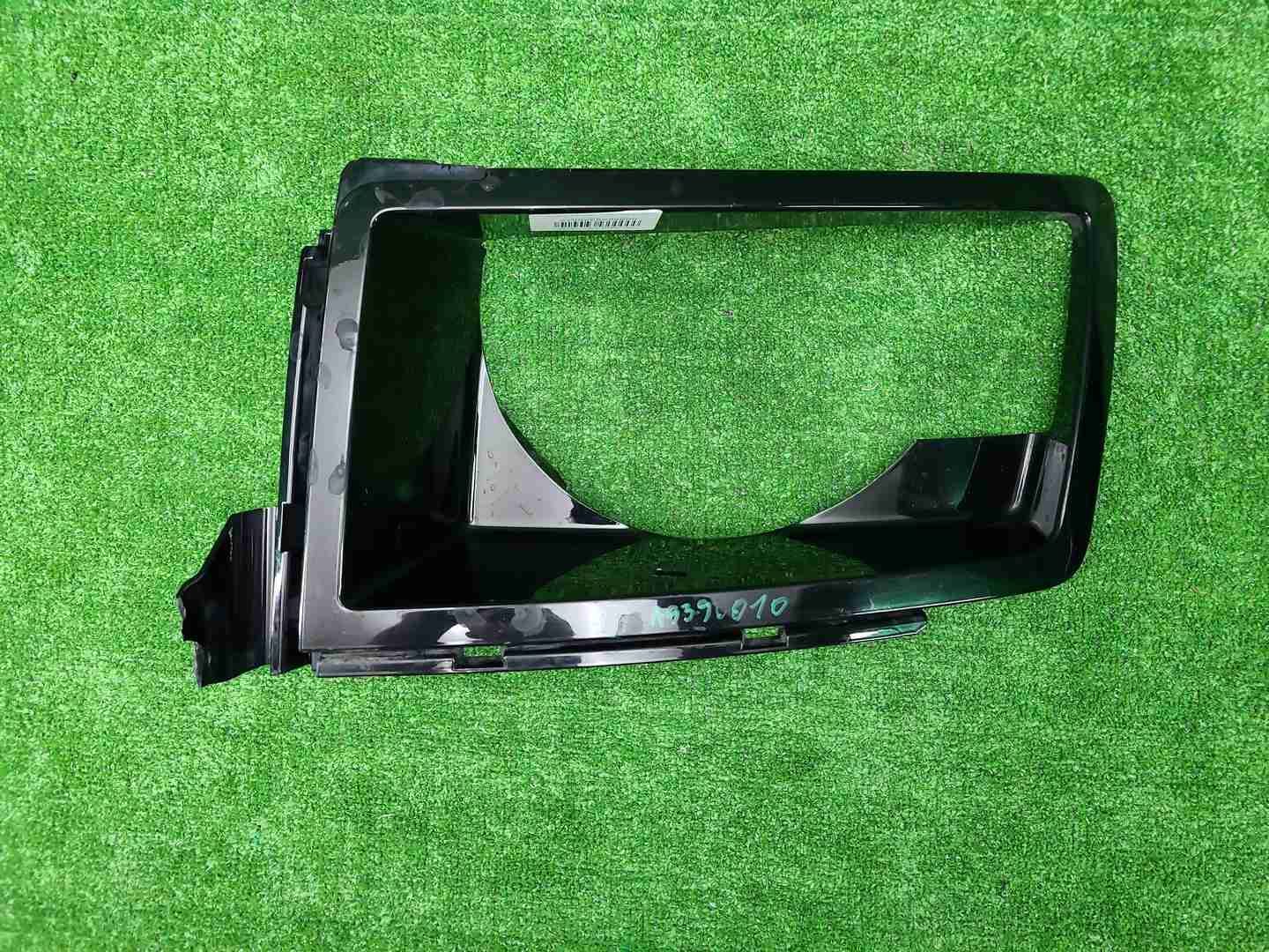 Накладка фары левая Land-Rover Defender 2 (19-нв)