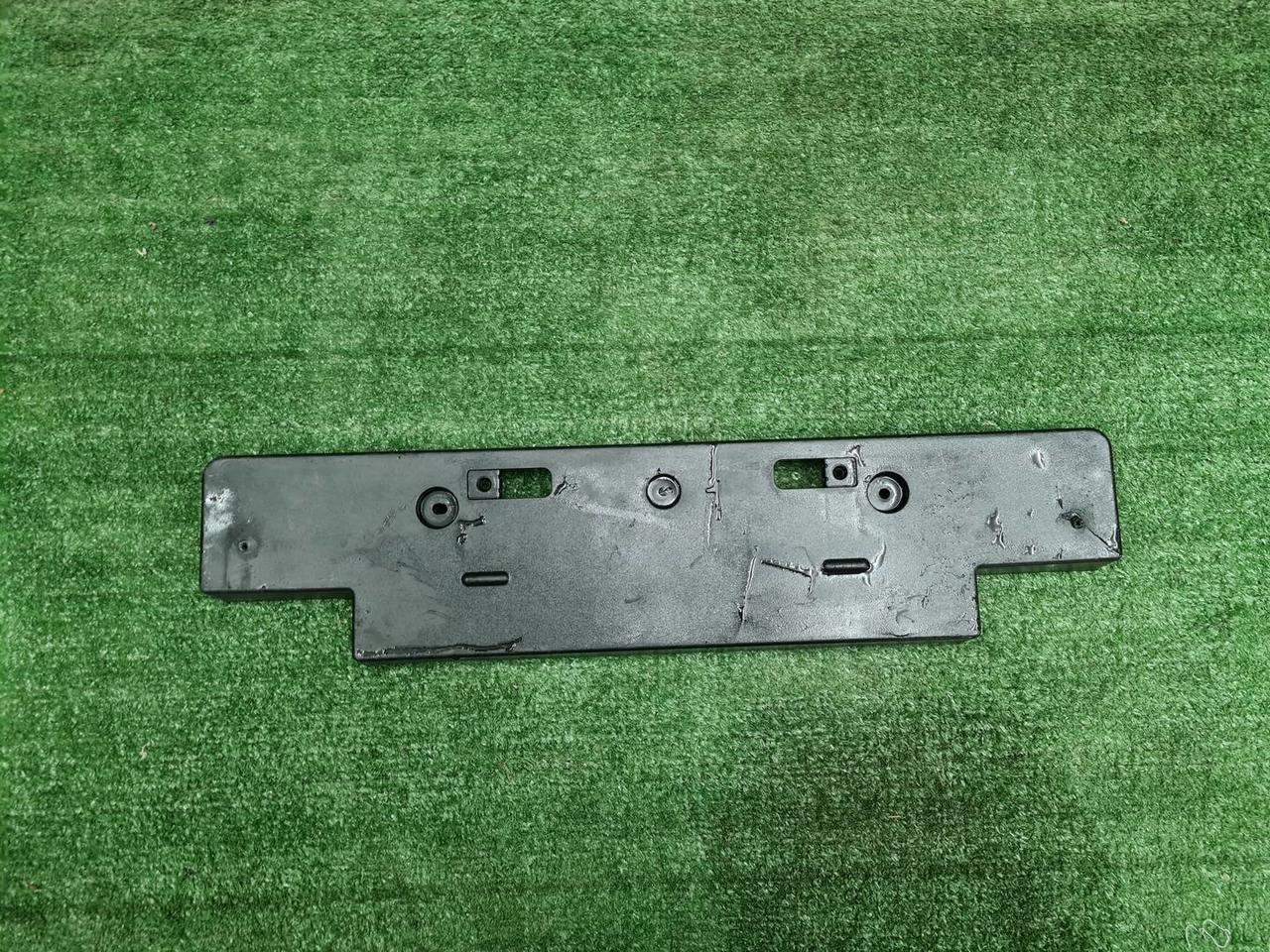 Площадка номера Toyota Land Cruiser 200 (15-21)