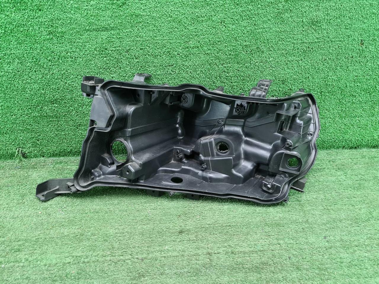 Корпус фары левый Toyota Land Cruiser 200 (15-21)