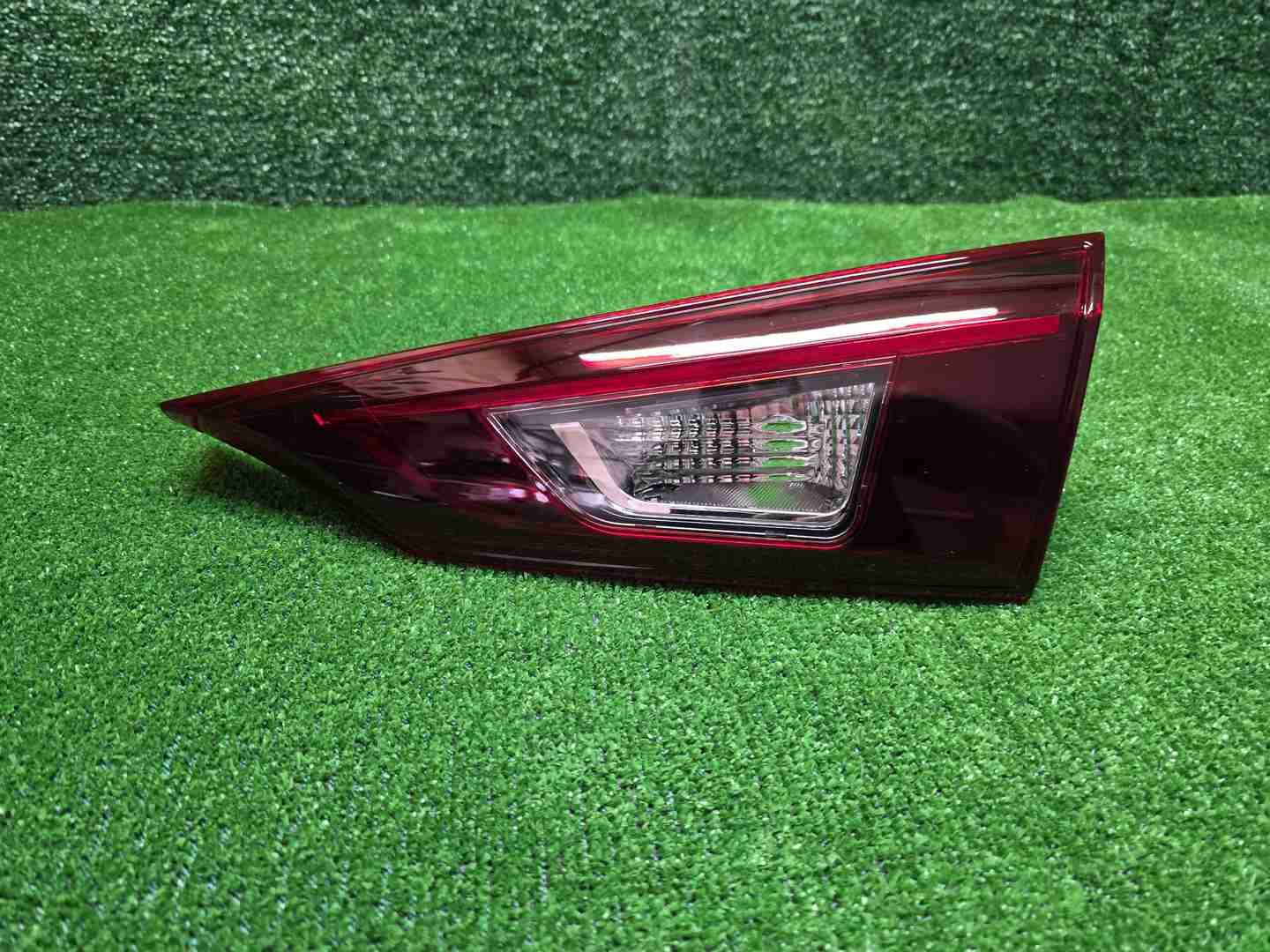 Фонарь правый внутренний Mazda 3 BM (13-19) седан