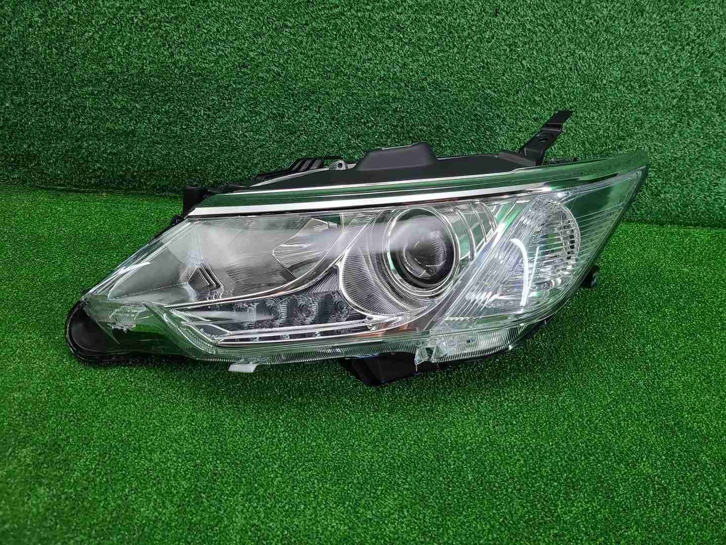 Фара левая Toyota Camry xv50 (2014-2017) галоген