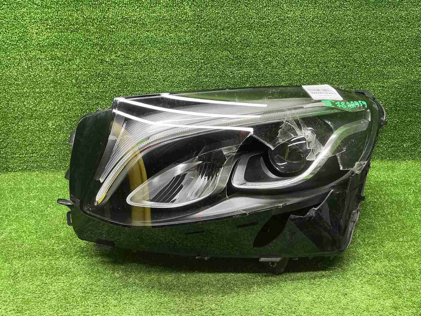 Битая Фара левая Mercedes GLC X253 (2015-2019) LED