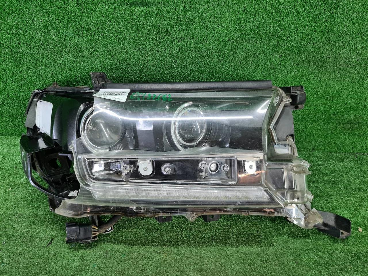 Битая Фара правая Land Cruiser 200 (2015-2021) LED Black